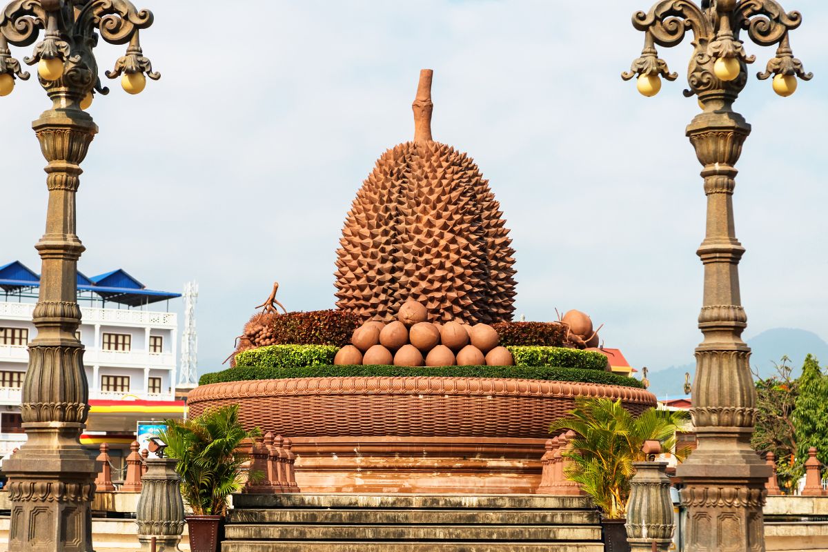 Monumento na cidade de Kampot