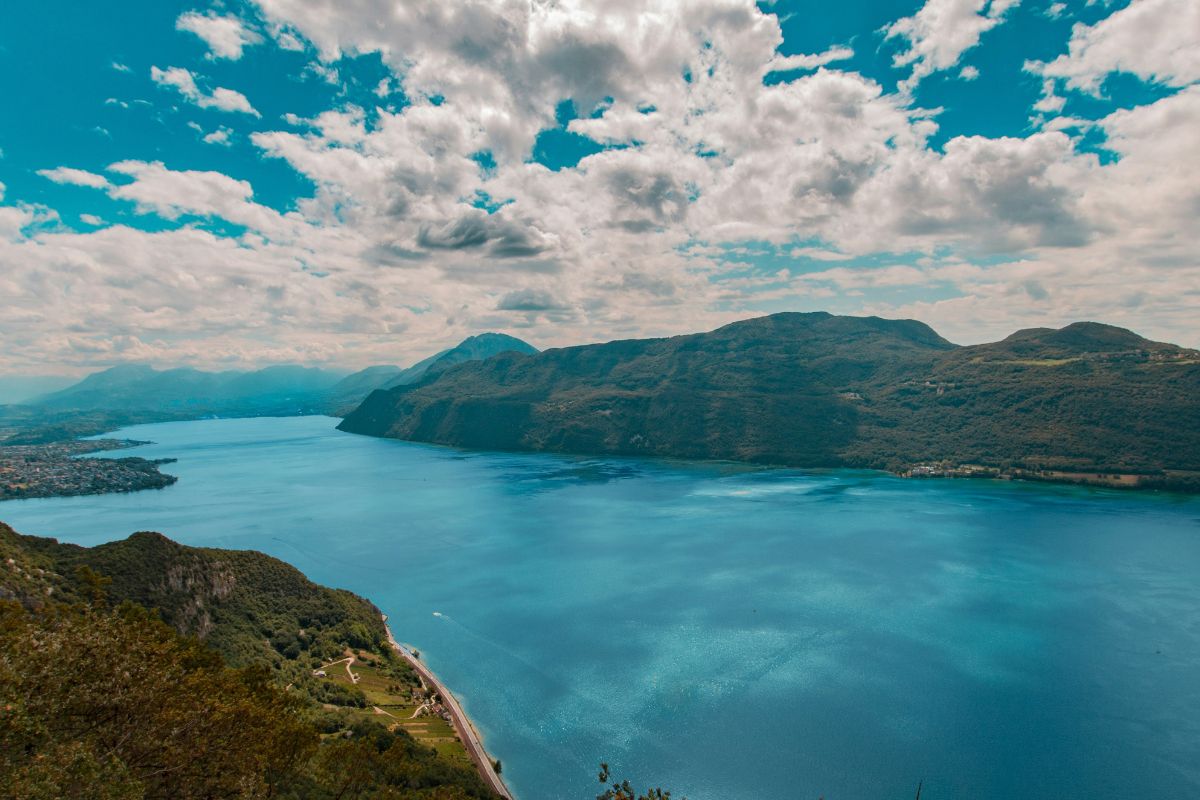Panorama do Lago de Bourget, na França