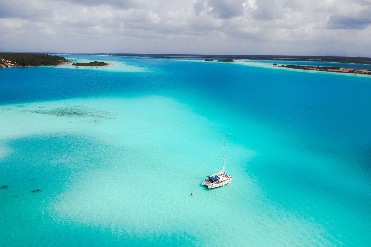 Panorama da Laguna Bacalar, para conhecer no México