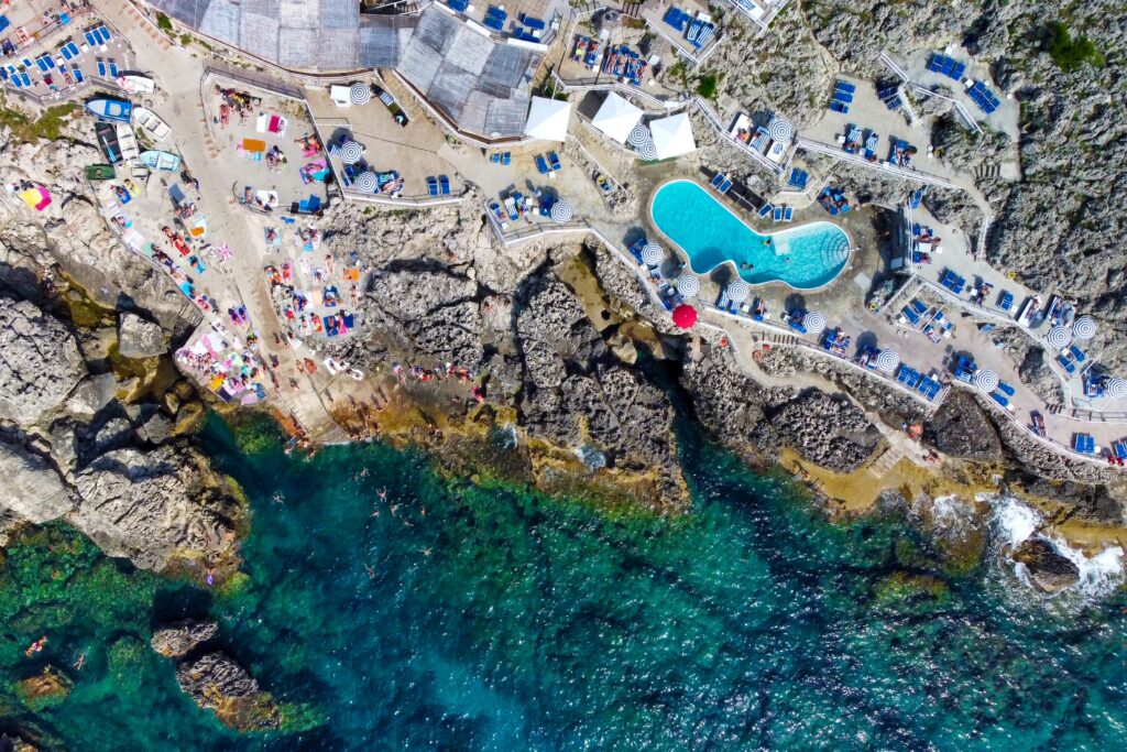 Vista aerea do Lido del Faro, a praia do Farol de Punta Carena