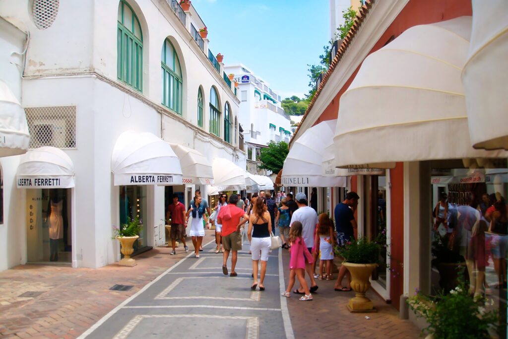 Lojas na Via Camerelle, em Capri