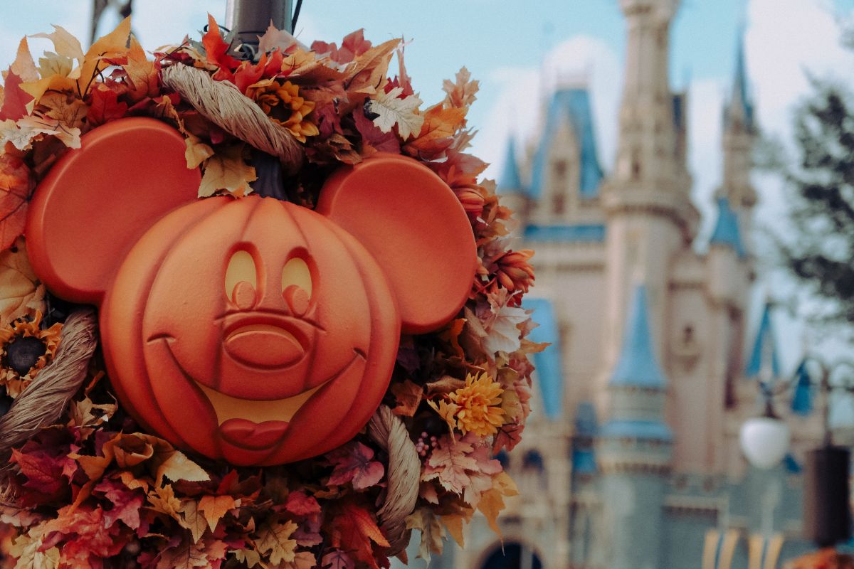 Parque da Disney decorado para halloween