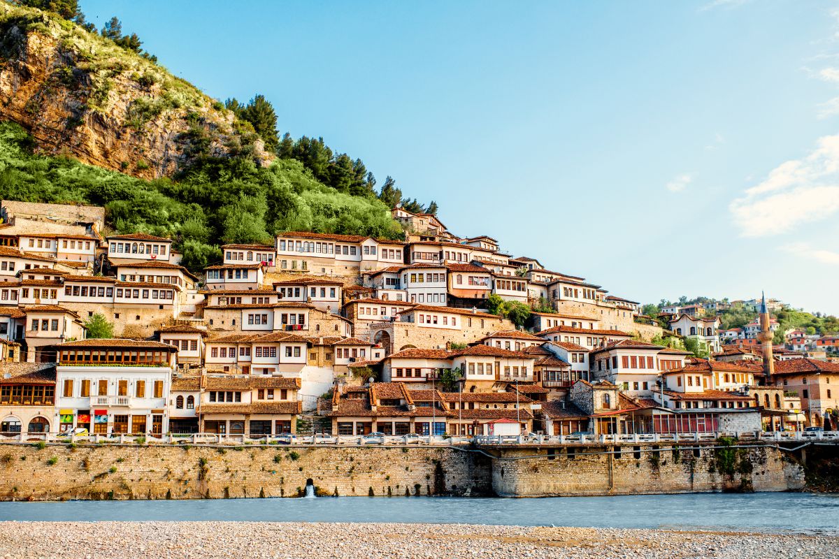 Casas tícias do bairro de Mangalem, em Berat, Albânia