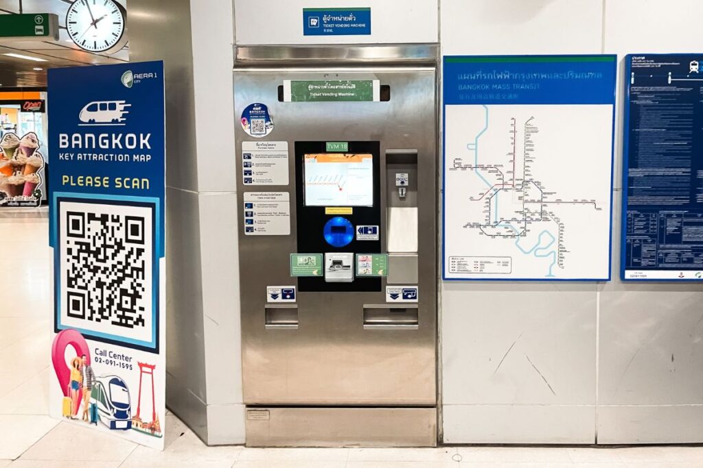 Máquina automática para comprar os bilhetes do Airport Rail Link em Bangkok