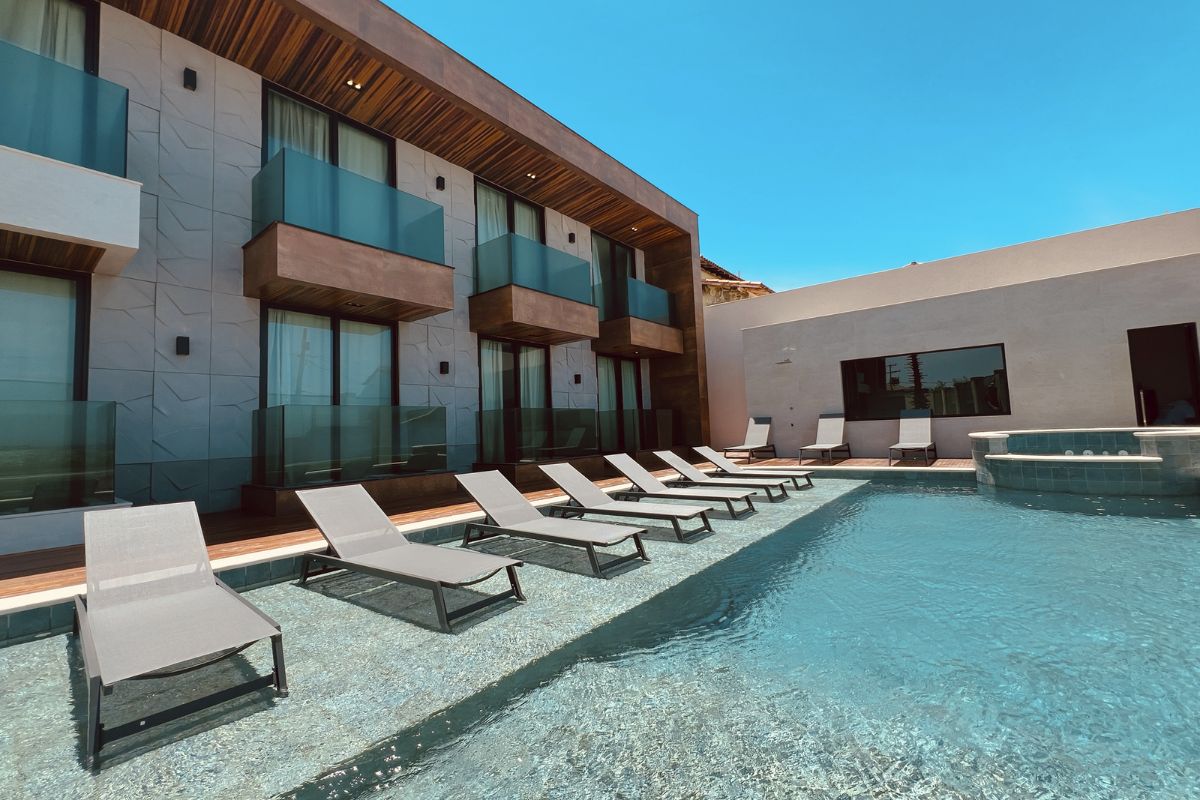 Piscina de pousada em Cabo Frio