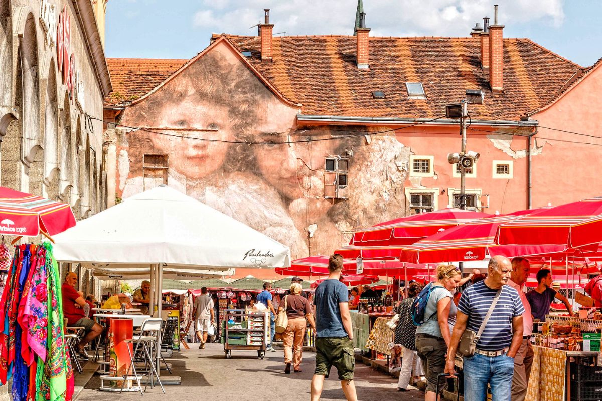 Movimento no Mercado Dolac, de Zagreb