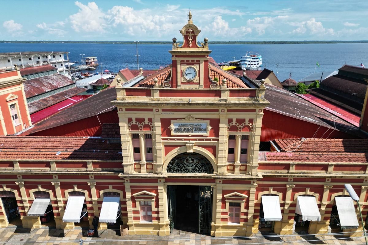 Imagem panorâmica do Mercadão de Manaus