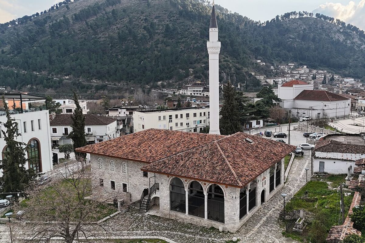 Panorama da Mesquita do Rei, em Berat, Albânia