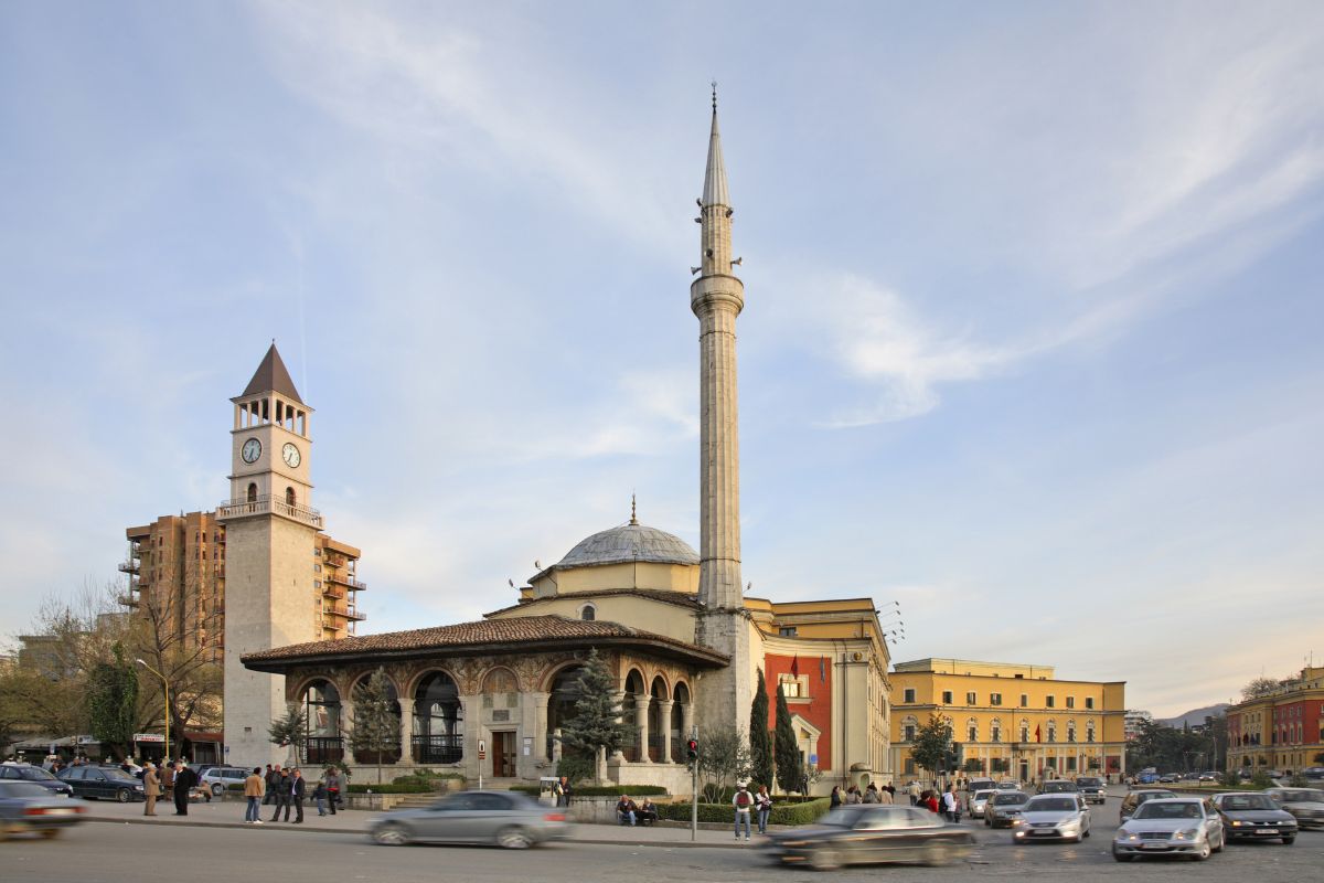 Exterior da Mesquita Et'hem Bey, em Tirana