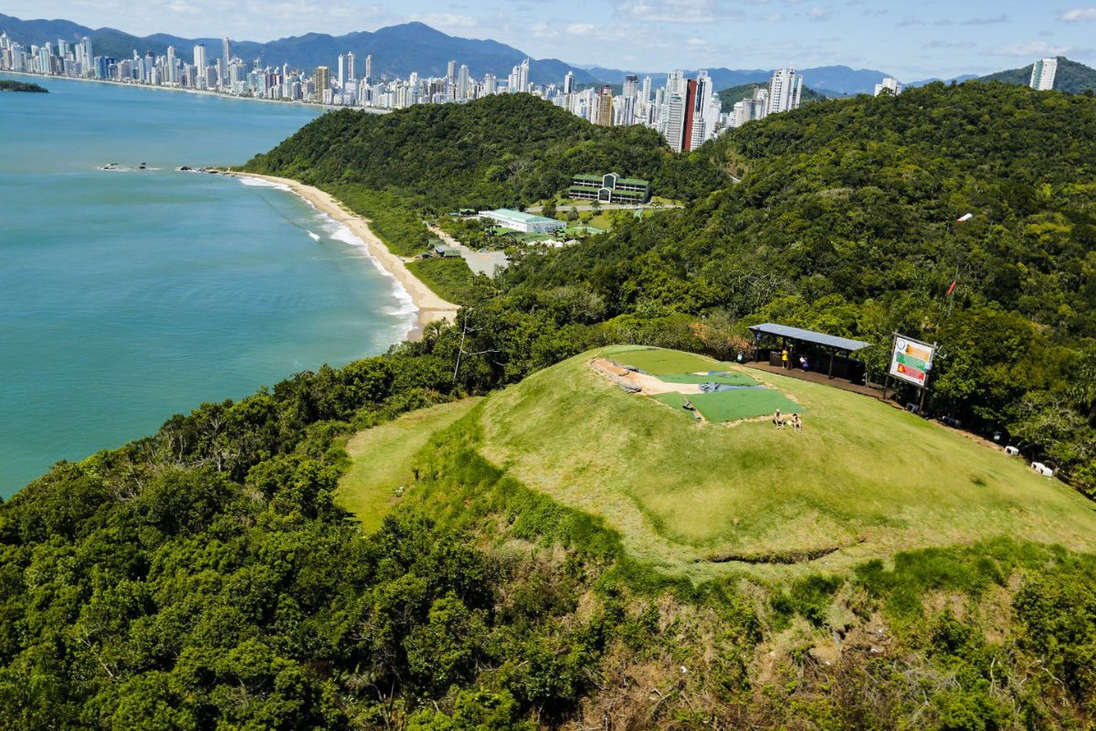 Panorama do Morro do Careca, em Balneário Camboriú