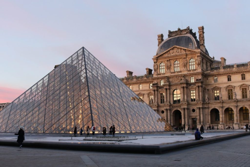 Como conhecer o Museu do Louvre, em Paris, de graça