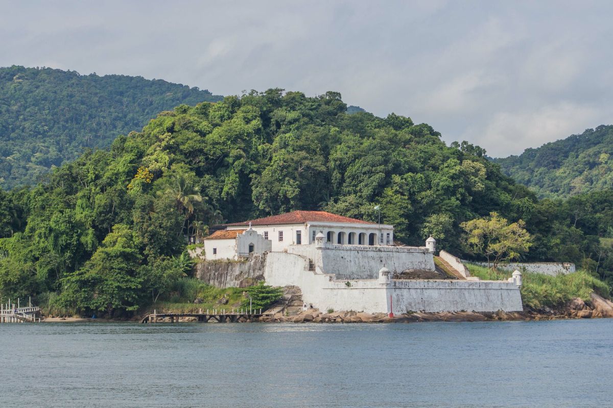 Prédio histórico do museu da Fortaleza de Santo Amaro da Barra Grande