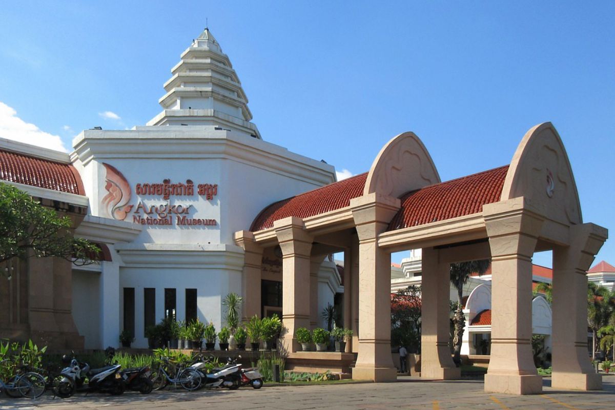 Entrada do Museu Nacional de Angkor, em Siem Reap