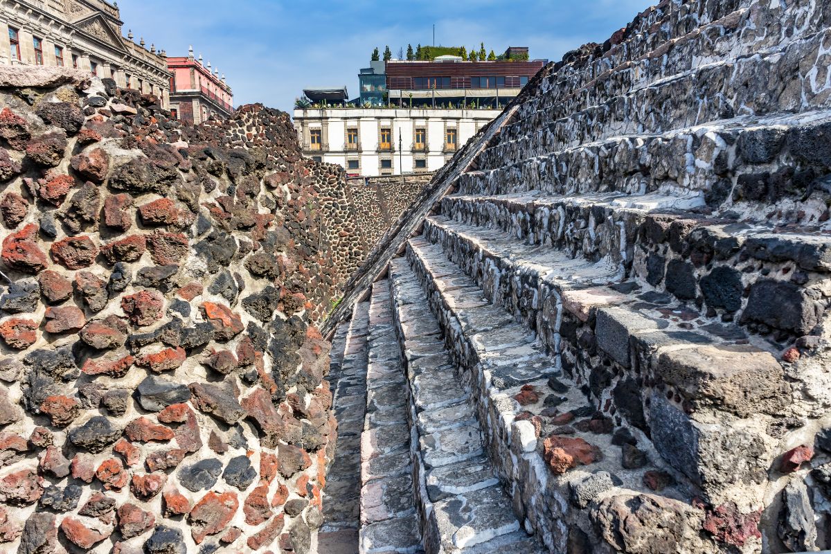 Ruínas do museu do Templo Mayor, no Zócalo