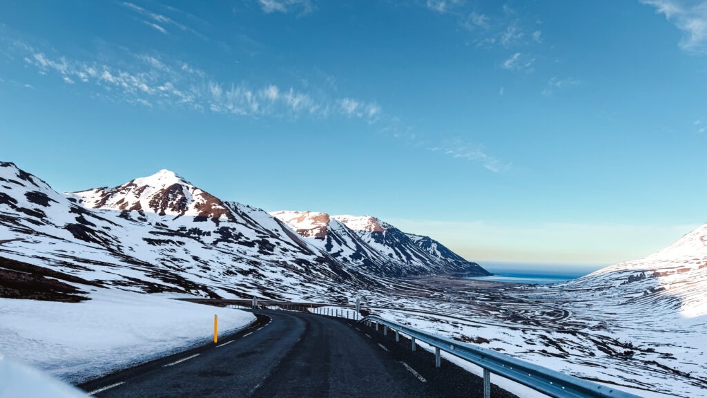 Paisagem nevada na Islândia