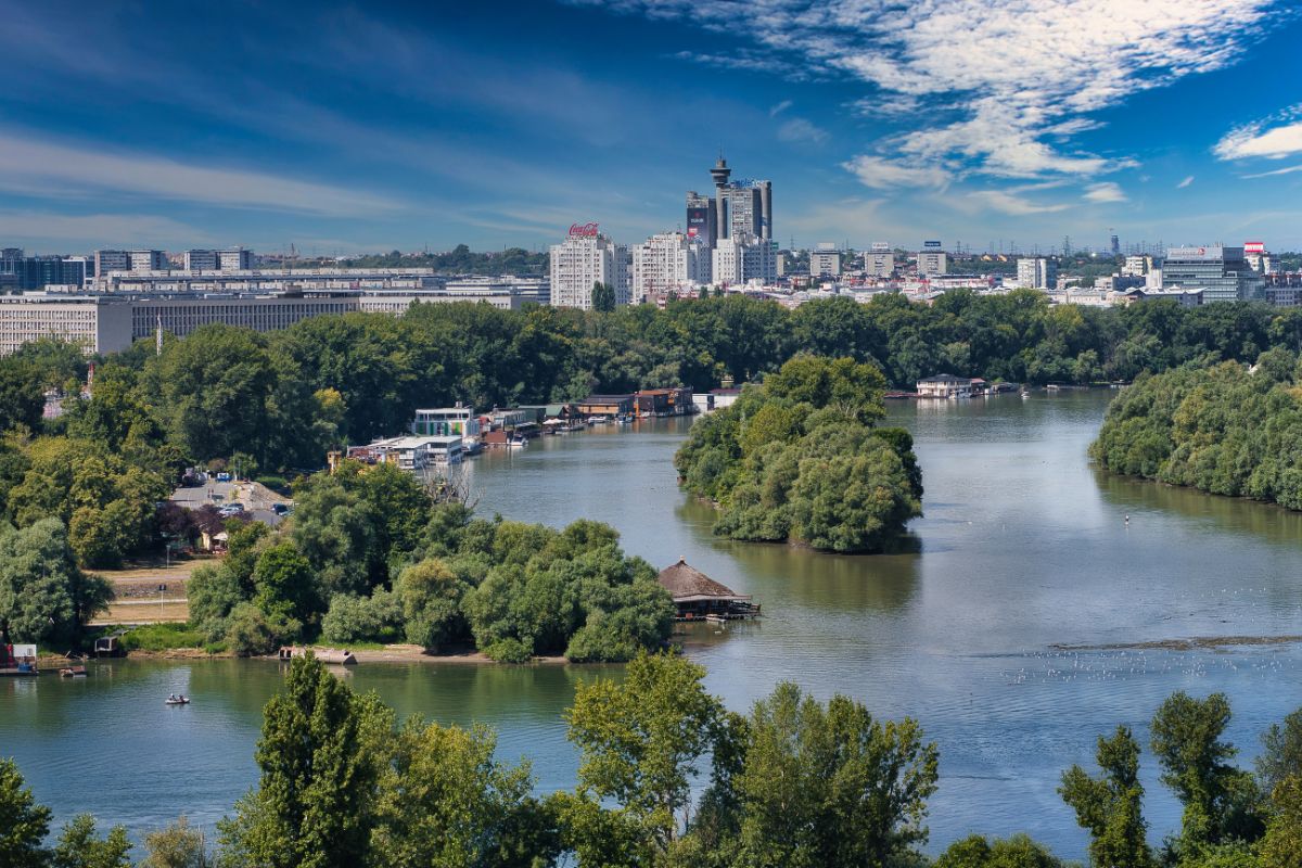 Panorama do bairro de Novi Beograd, em Belgrado