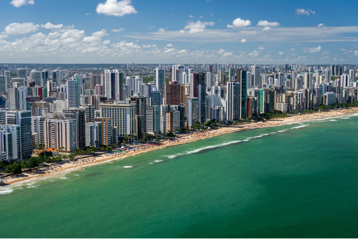 Panorama da orla de Boa Viagem, em Recife