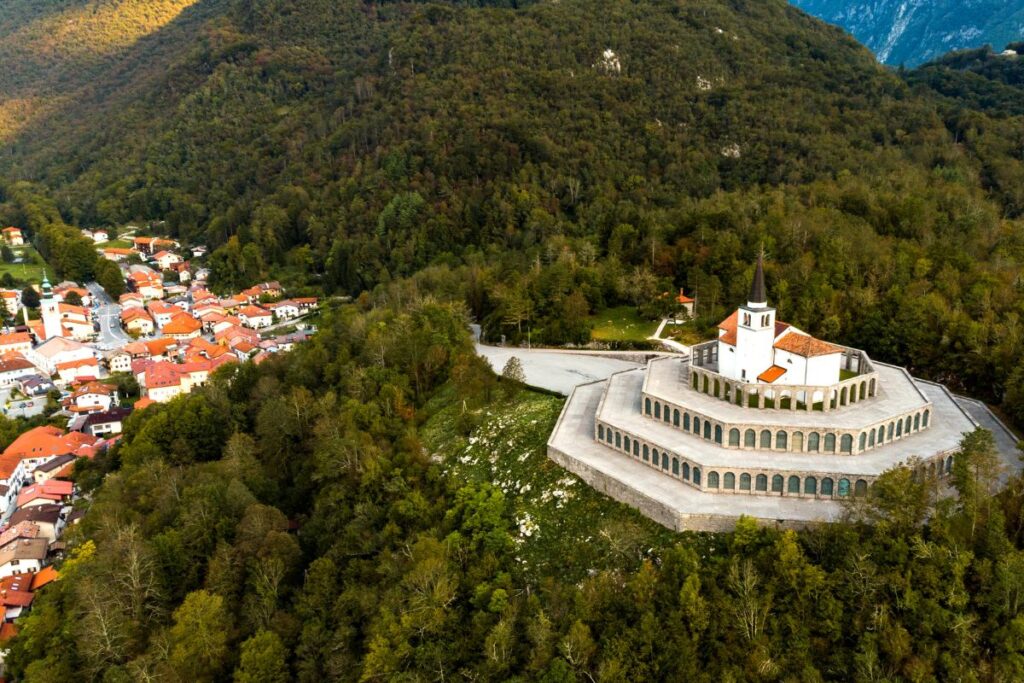 Ossuário dos Soldados Italianos em Kobarid, na Eslovênia