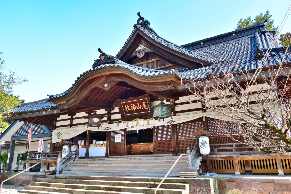 Fachada do templo Oyama Shrine, em Kanazawa