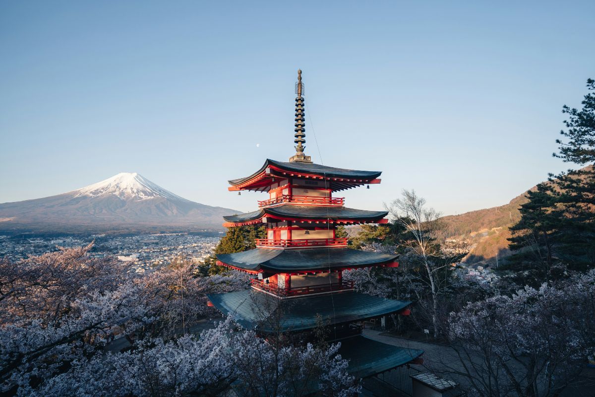 Pagoda Chureito com Monte Fuji ao fundo