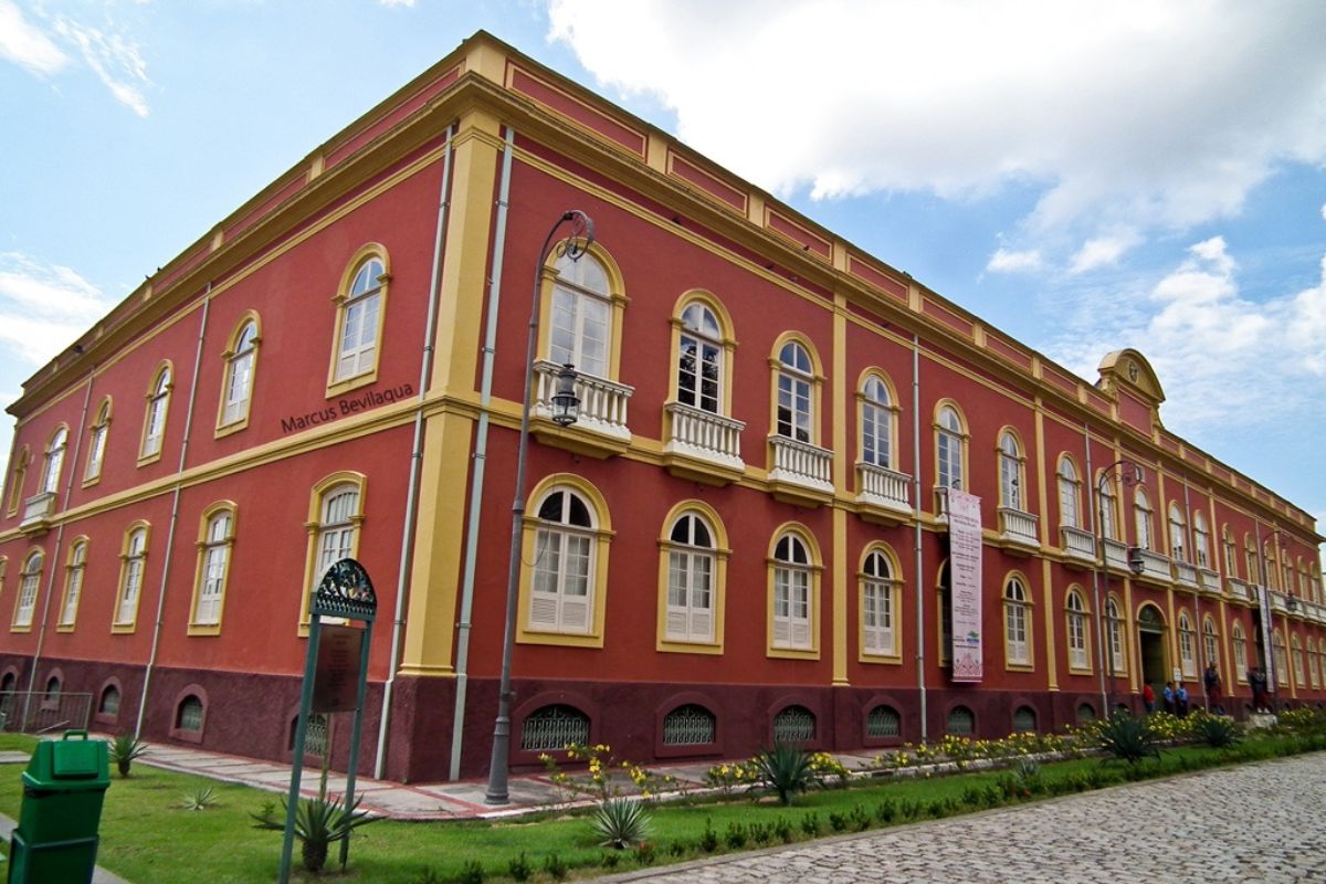 Fachada do edifício histórico do Palacete Provincial