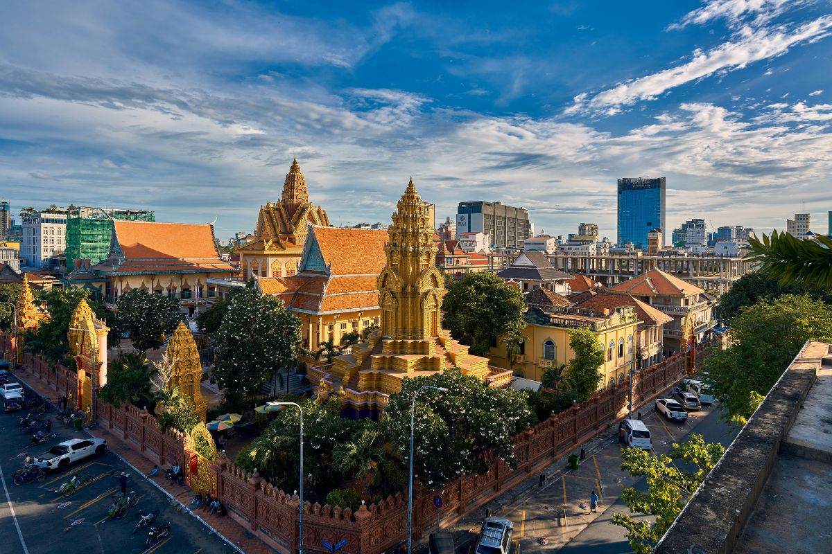Panorâma do Palácio Real em Phnom Penh, Camboja