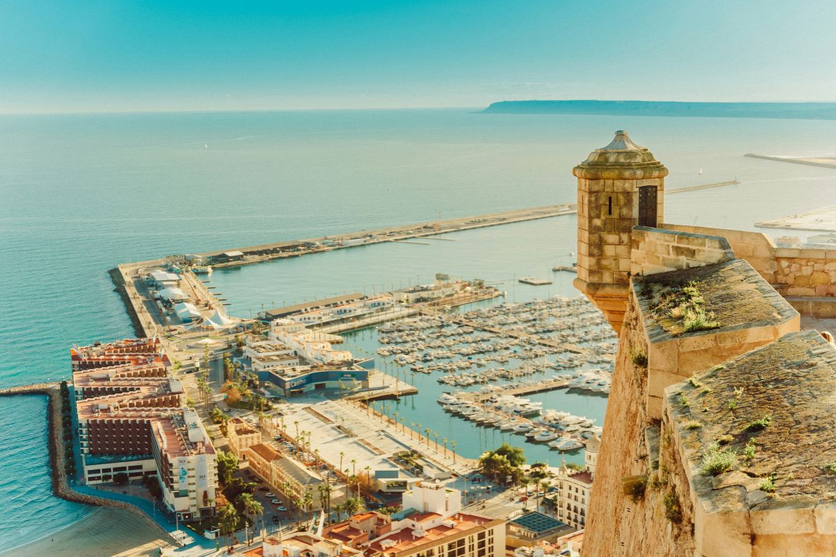 Panorama de Alicante a partir do Castelo de Santa Bárbara
