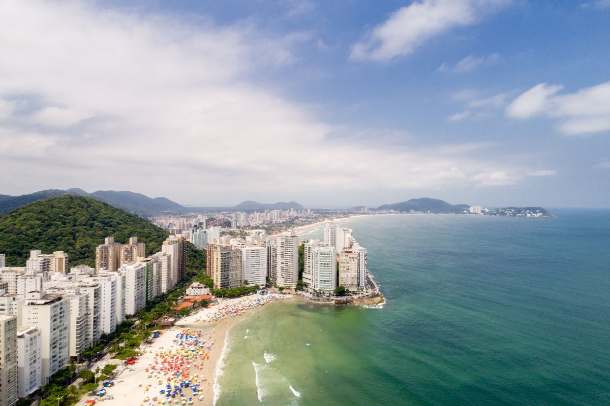 Panorama da praia do Guarujá