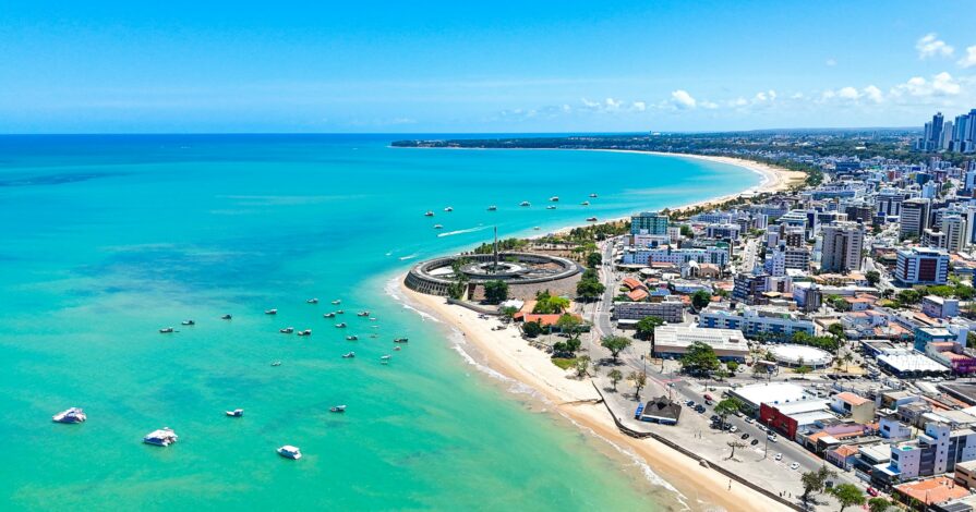 Imagem panorâmica do litoral de João Pessoa