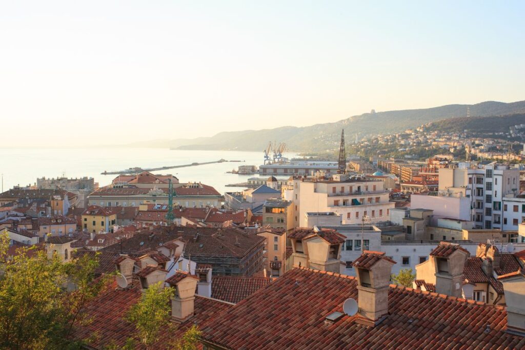 Imagem panorâmica de Trieste, na Itália