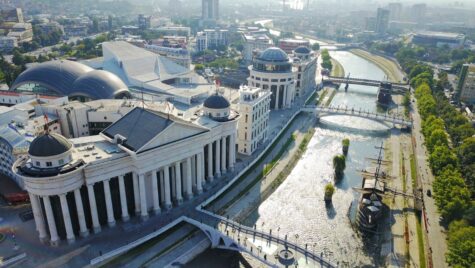 Panorama do rio Vardar, em Skopje