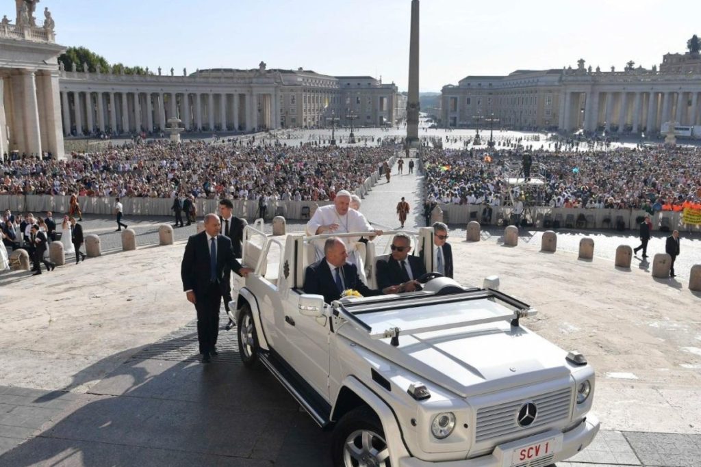 Papa Francisco durante Audiência Geral na Praça de São Pedro