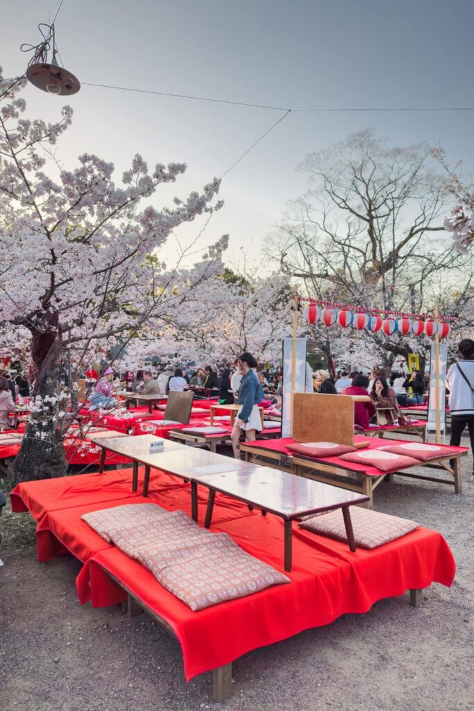 Feira no Parque Aruyama durante a florada de cerejeiras