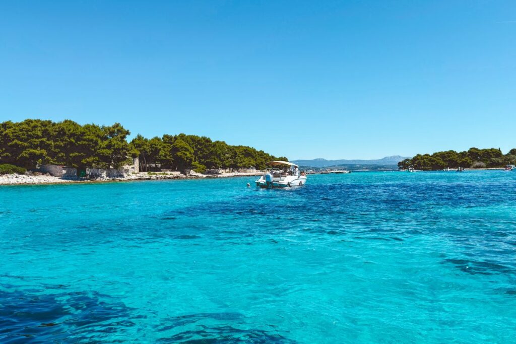 Passeio de barco na Blue Lagoon, próxima a Split