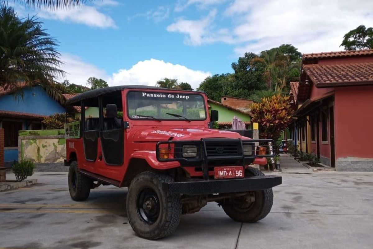 Jeep que faz passeio de 4x4 em Penedo