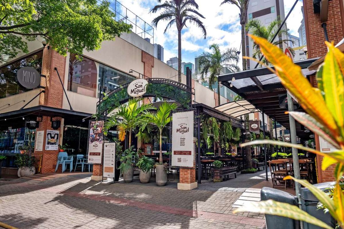 Entrada do Passeio San Miguel, em Balneário Camboriú