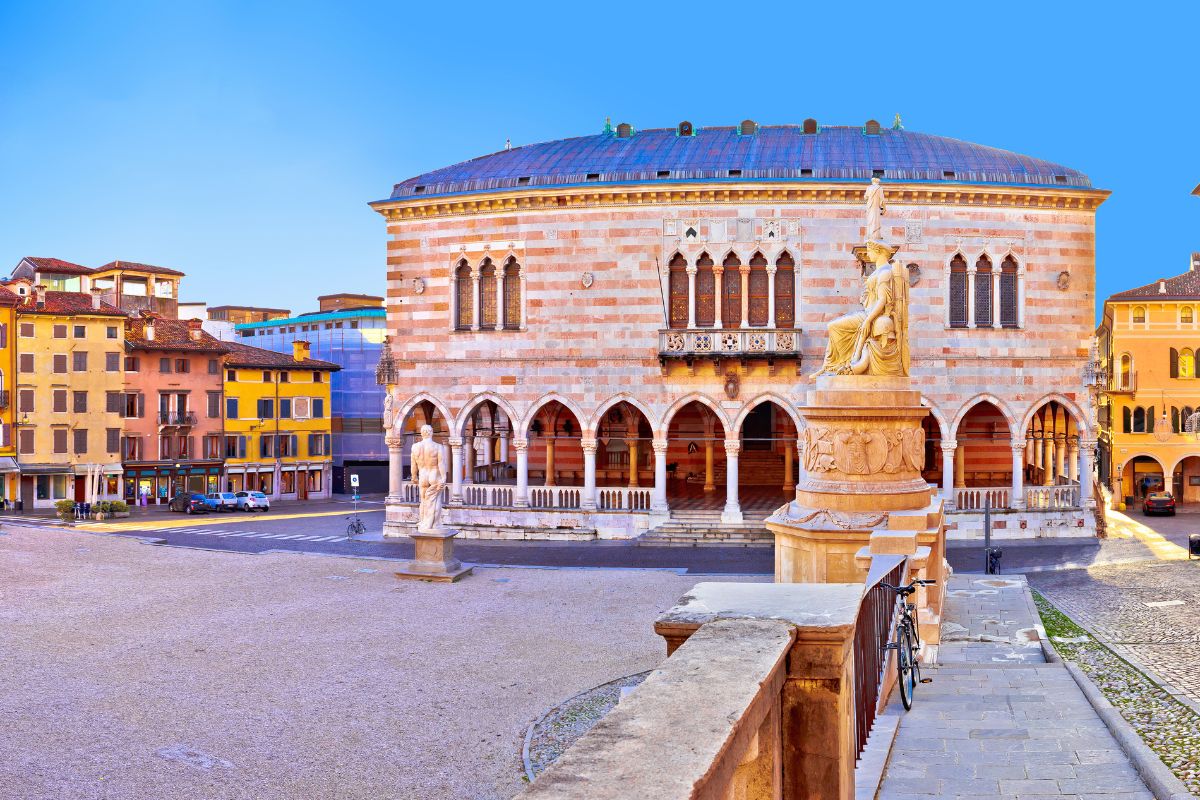 Piazza della Libertà em Udine, na Itália