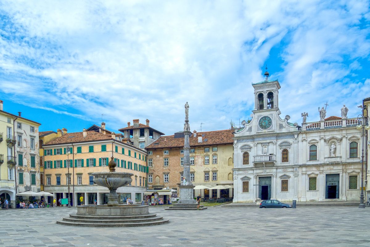 Praça Matteotti, em Udine