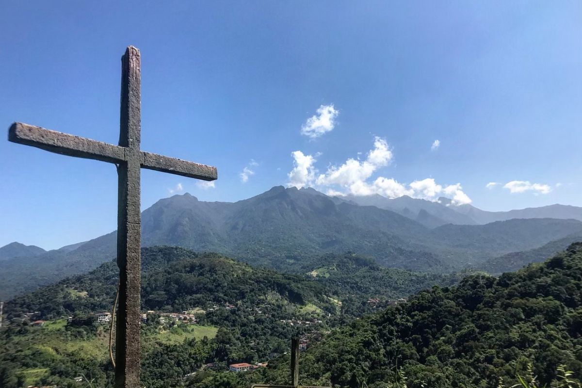 Panorama da vista do Pico do Penedinho, em Penedo