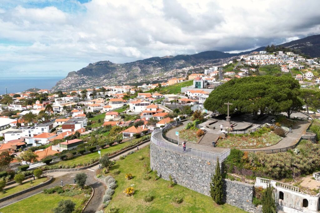 Vista do Pico dos Barcelos, em Funchal