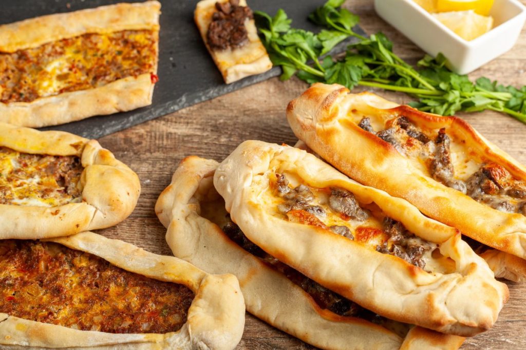 Pide, um dos pratos típicos da Turquia