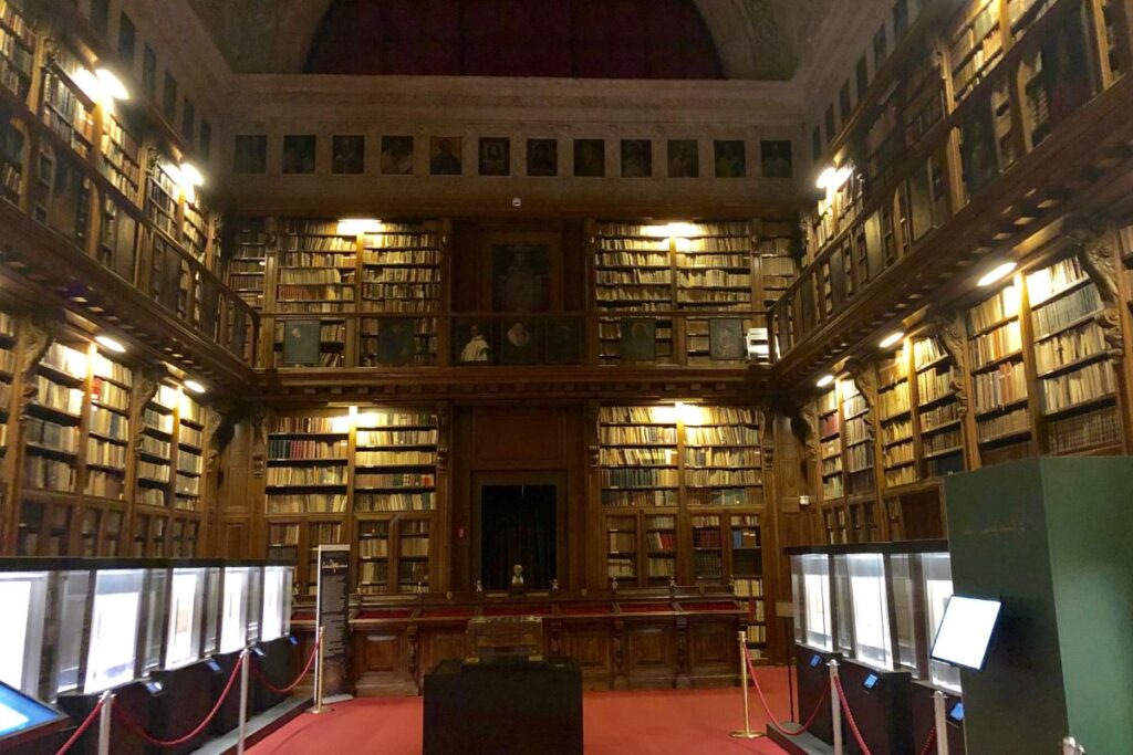 Coleção de livros da biblioteca da Pinacoteca Ambrosiana