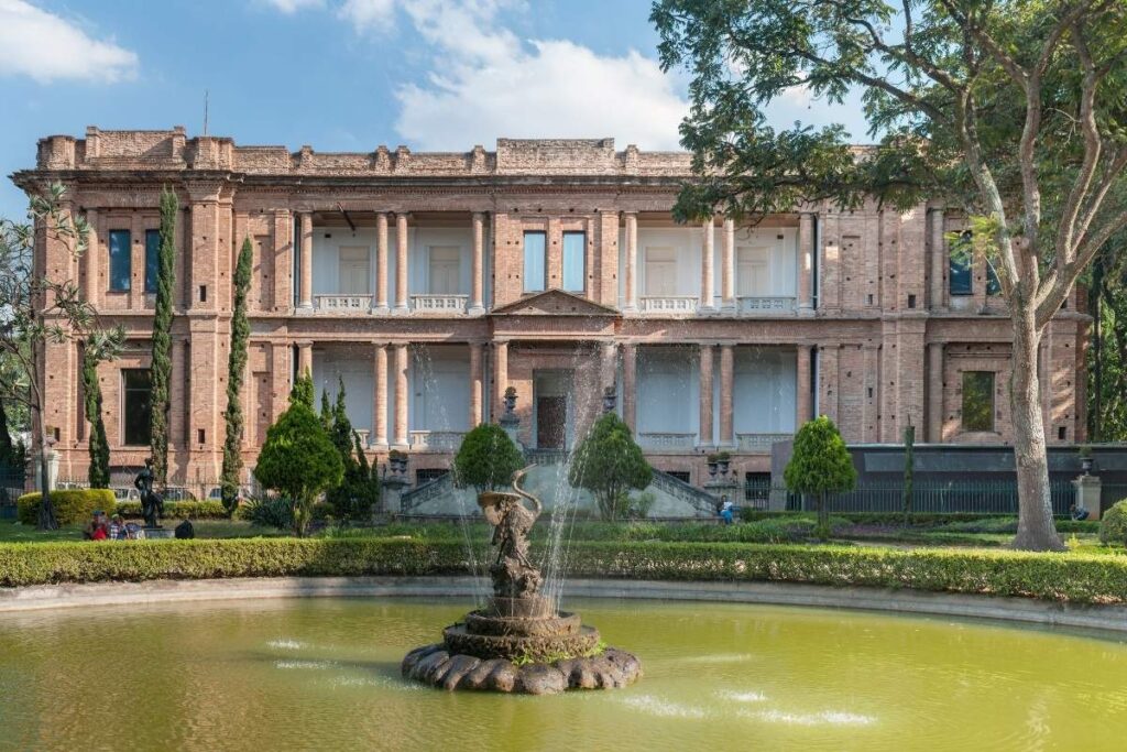 Fachada da Pinacoteca de São Paulo.