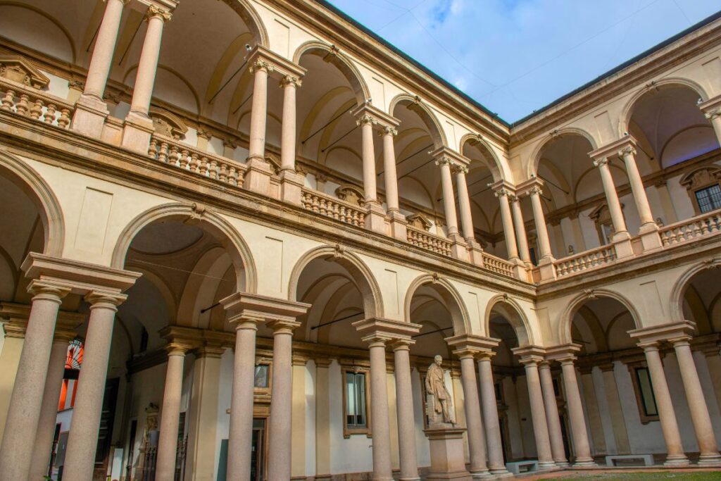 Pátio interno na Pinacoteca di Brera, em Milão