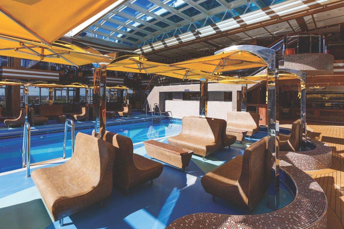 Piscina do navio Diadema da Costa Cruseiros