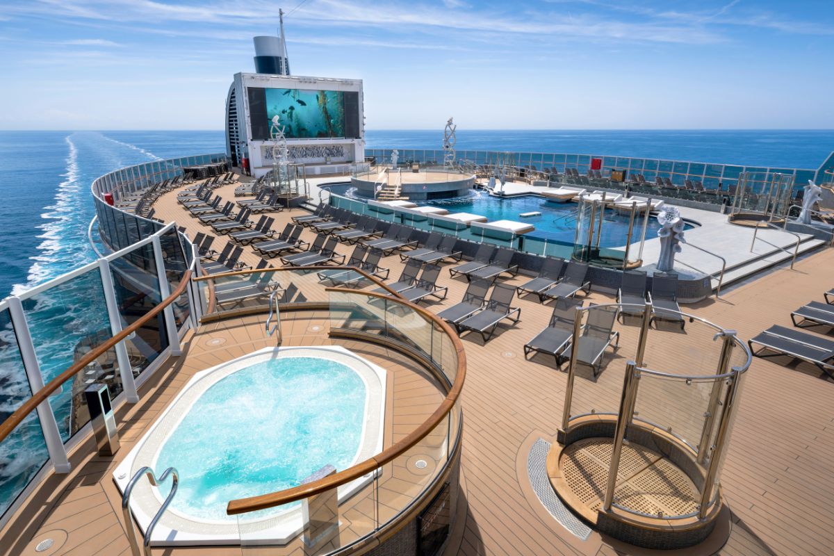 Piscina de cruzeiro que parte de Port Canaveral