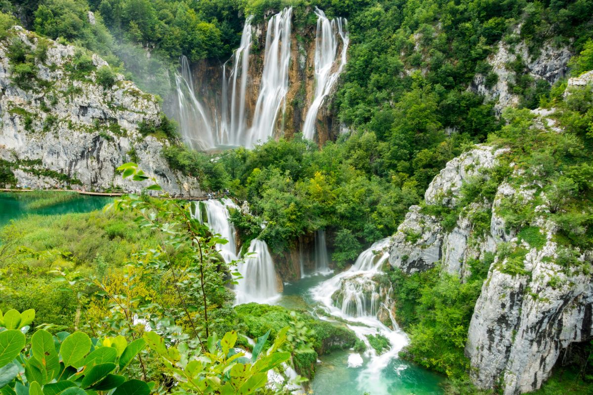 Cachoeiras do parque Nacional dos Lagos de Plitvice, na Croácia
