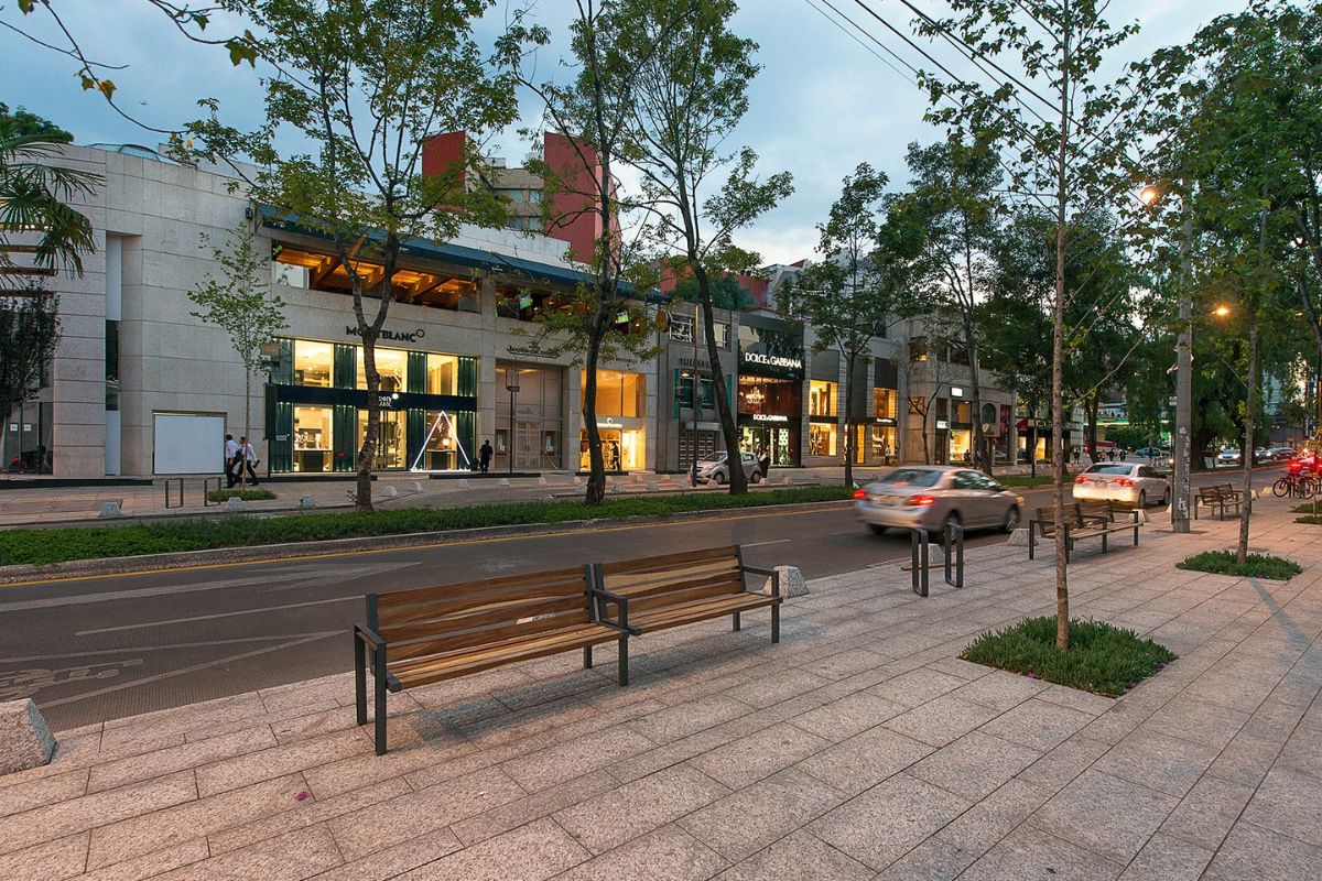Lojas e calçada da Avenida Presidente Masaryk, Cidade do México