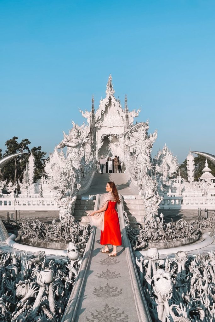 Ponte do Ciclo do Renascimento no Templo Branco de Chiang Rai