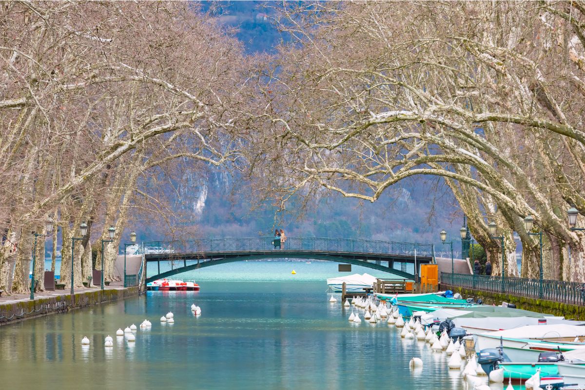 Ponte dos Amores, Annecy, ligando as duas margens do canal